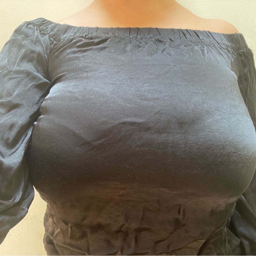 Black silk H&M sleeved top